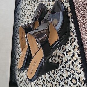 Black sandals. Eurosoft brand 9.5. Couple white marks see pic. Still wearable.